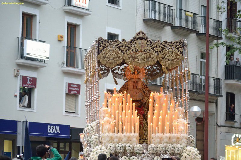 Las fases de restauración del palio de la Virgen de la Caridad del Baratillo