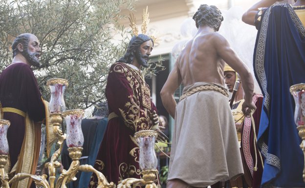 ¿Por qué una mujer no puede sacar el trono de Jesús del Rescate?