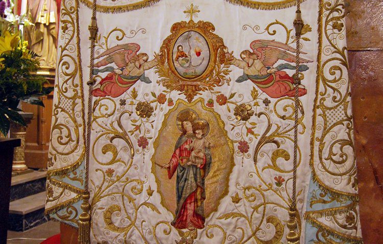 Recorrido del Rosario Vespertino de María Auxiliadora con motivo de su 125º aniversario fundacional en Utrera