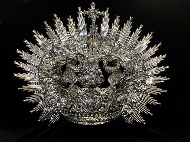 Una corona de 1849 para la Virgen de la Esperanza Macarena