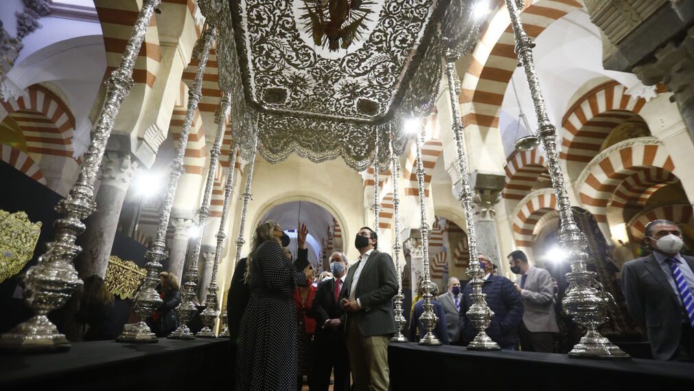 La exposición de arte cofrade en la Mezquita-Catedral de Córdoba