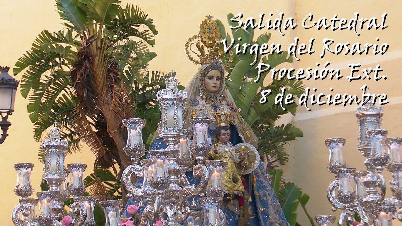 Salida de la Catedral de la Virgen del Rosario en la Procesion Entraordinaria de Cadiz 08/12/21