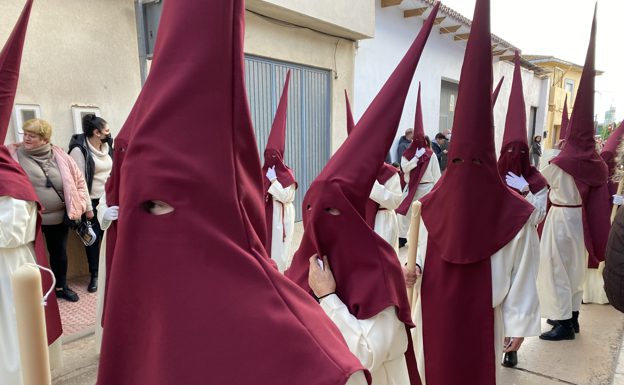Vídeo de los Primeros Nazarenos que recorren las calles de Andalucía tras la Pandemia