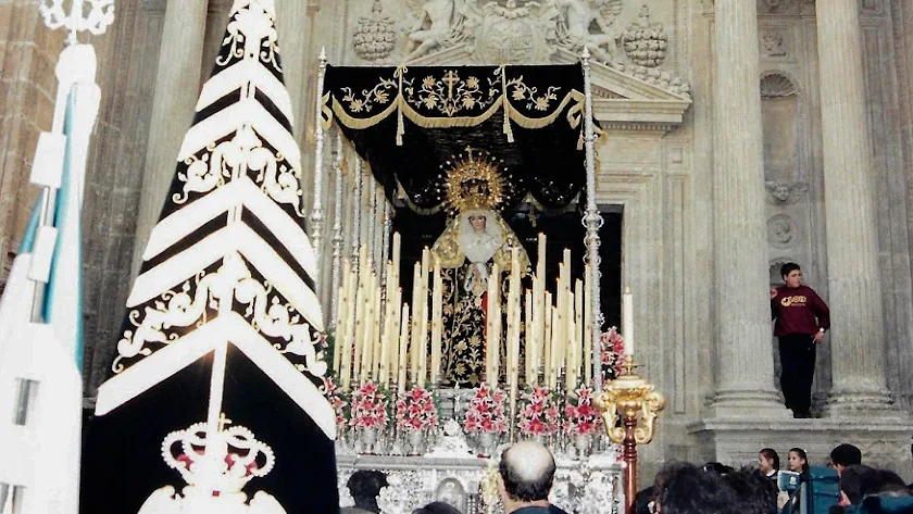 Las puertas de la Catedral de Almería se abren para la Virgen del Consuelo