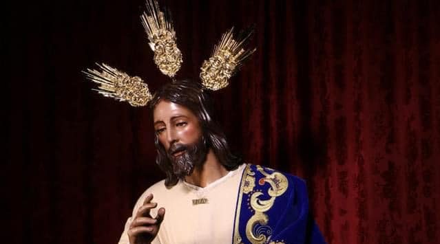 El Cristo del Amor de Huelva ya viste su nuevo ‘Mantolín de las Espigas’