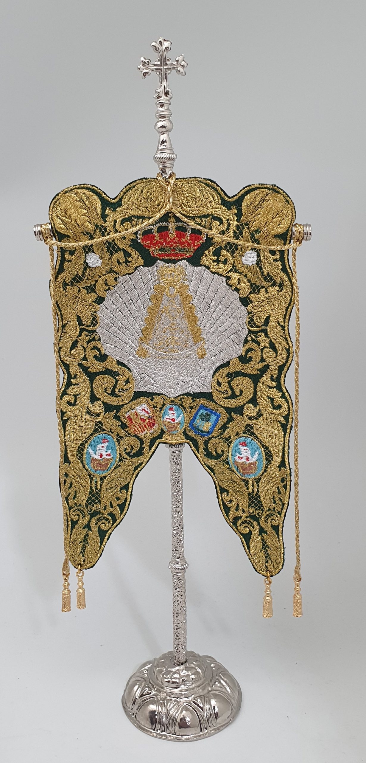 El simpecado de la Hermandad de Emigrantes saldrá de forma extraordinaria por su cincuenta aniversario en Huelva