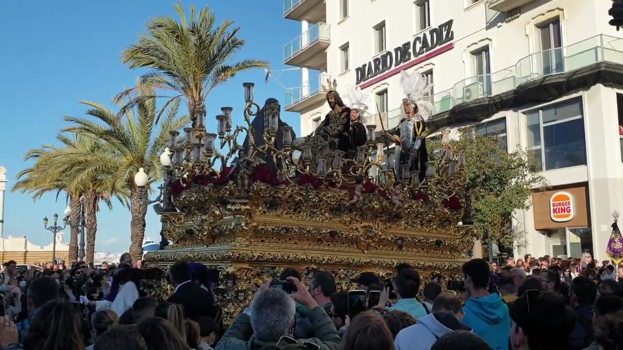 Vídeo de Nuestro Padre Jesús de la Salud (Hdad Cigarreras) por Plaza San Juan de Dios de Cádiz en este 2022