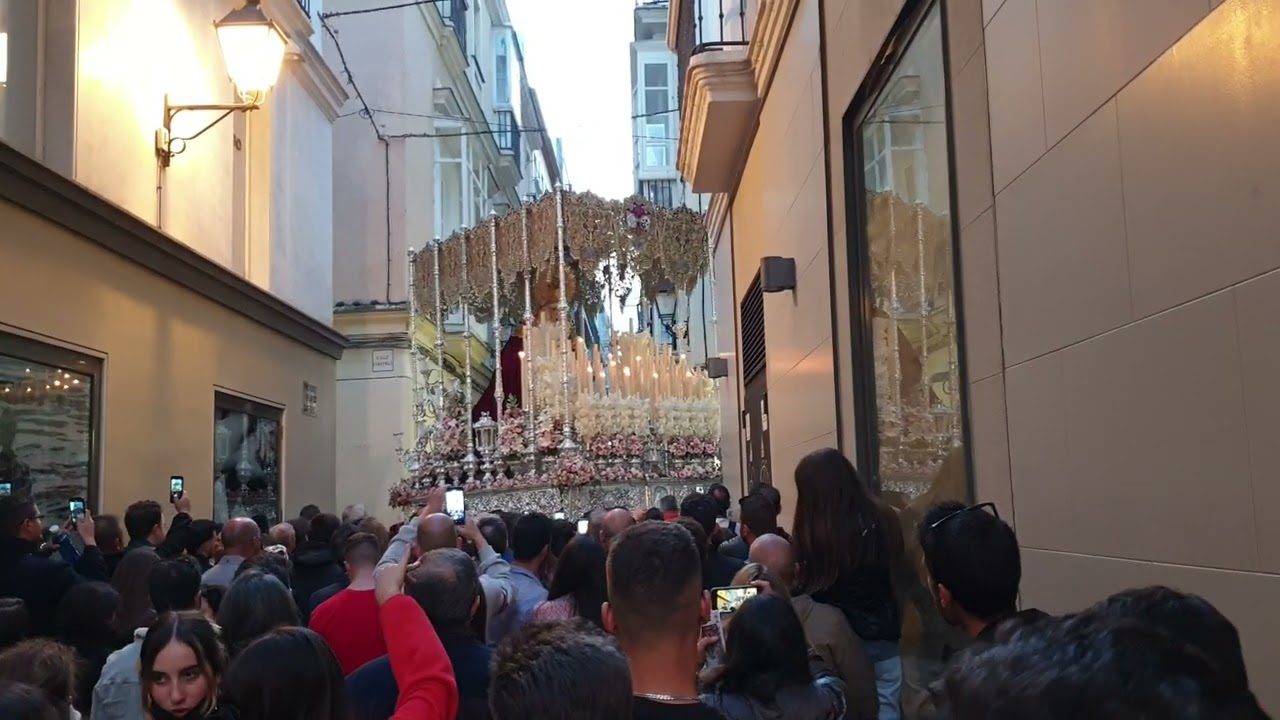 Vídeo de Virgen del Amparo (Hdad Borriquita) por esquina Rosario/San Agustin 2022 en Cádiz