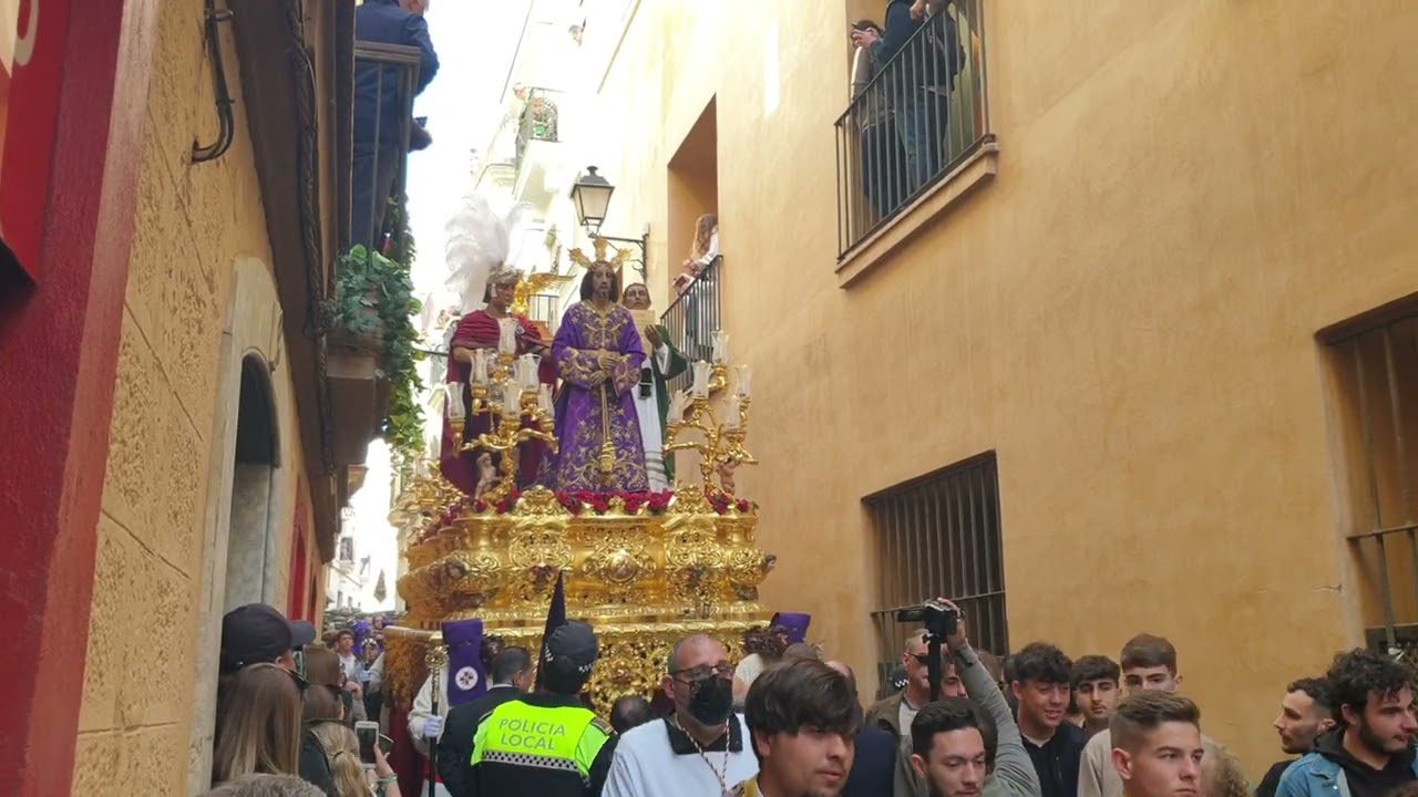 Vídeo del Cristo de la Sentencia bajando c/ Merced 2022 este Miércoles Santo en Cádiz