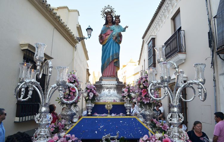 Horario e Itinerario de María Auxiliadora en la procesión de las Salesianas en Utrera esta tarde