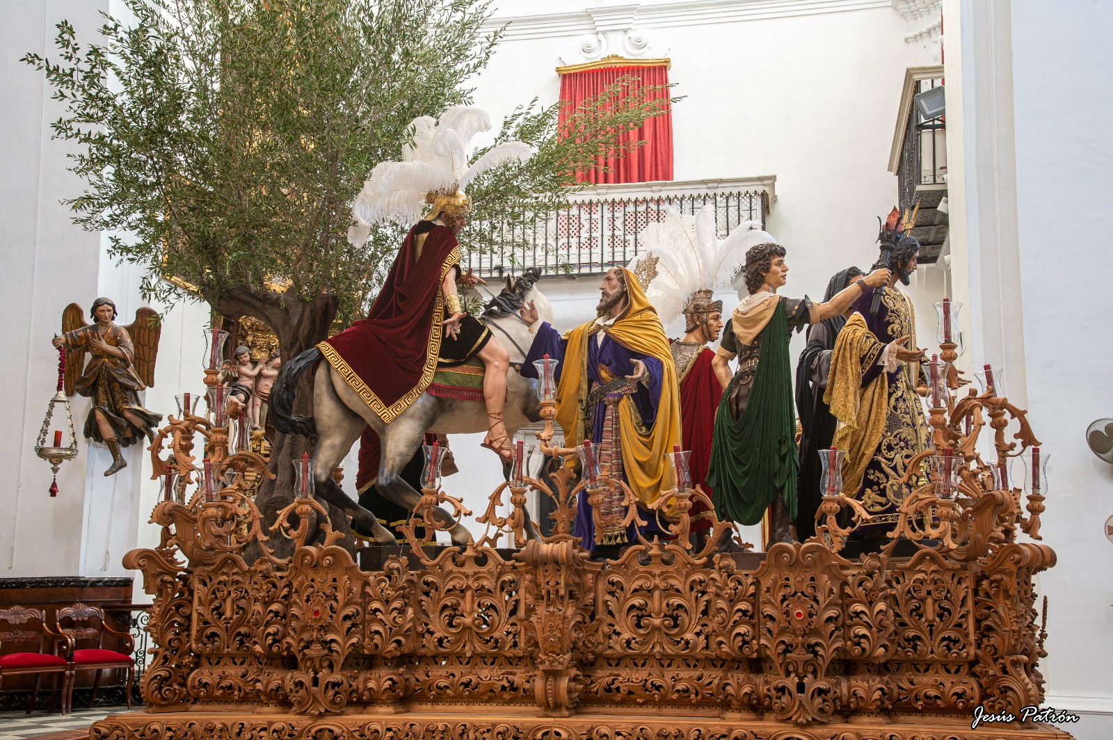 Fotos del paso del Prendimiento de Cádiz con el Caballo de Tres Caídas de San Fernando
