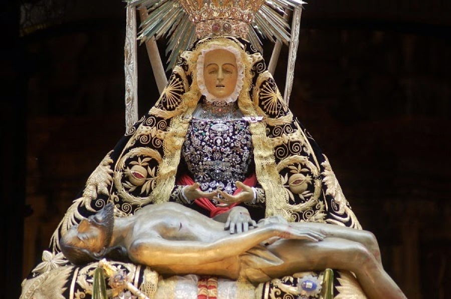 Horario e Itinerario de la Procesión de la Virgen de las Angustias, Patrona de Granada, este Domingo 25 de Septiembre