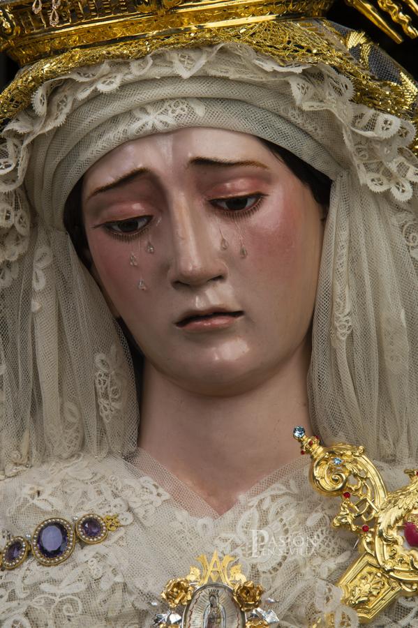 Nuevo manto bordado ‘de besamanos’ de la Virgen de la Salud del Santo Ángel de Sevilla
