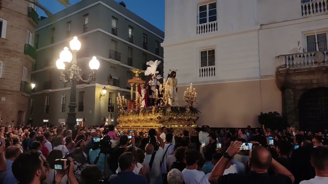 Vídeo de Jesús de la Sentencia por la Plaza de San Juan de Dios. Traslado SI Catedral de Cádiz 15/09/2022