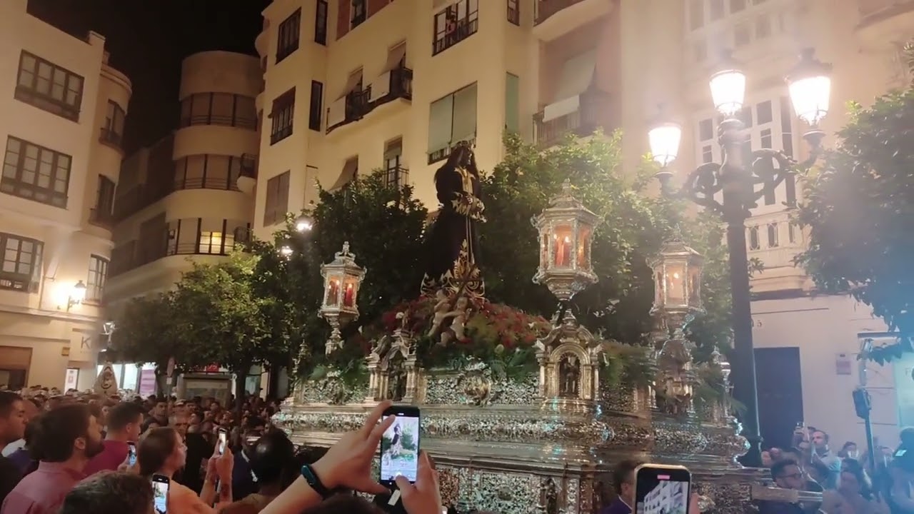 Vídeo del Cristo del Medinaceli por Plaza del Palillero en la Procesión Magna de Cadiz