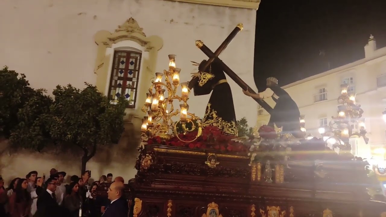 Vídeo del Nazareno del Amor en la Plaza San Francisco en la Magna de Cádiz