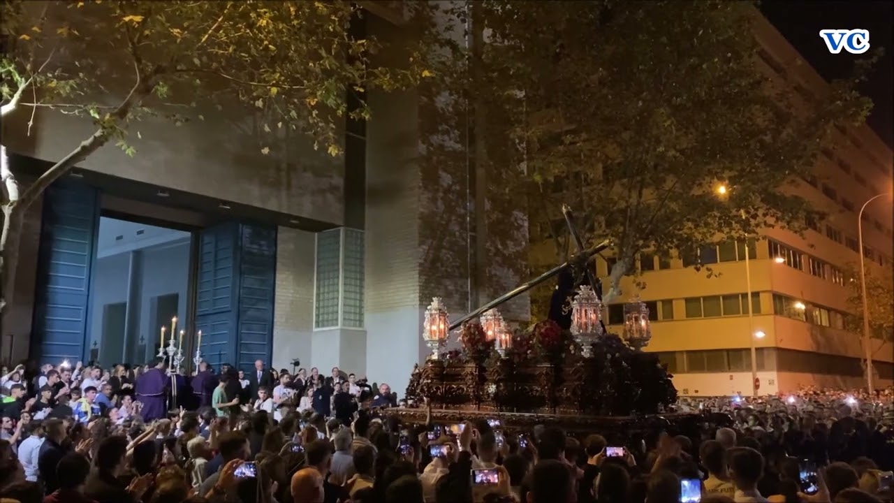 Entrada de la Hermandad de Pasión en la Procesión Magna de Almería con sones de CCTT Tres Caídas de Triana