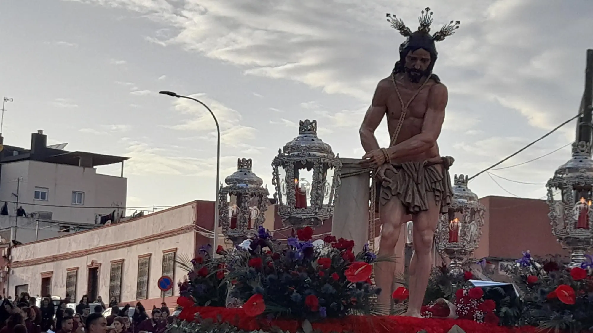 Lanzan una piedra contra una procesión en Melilla