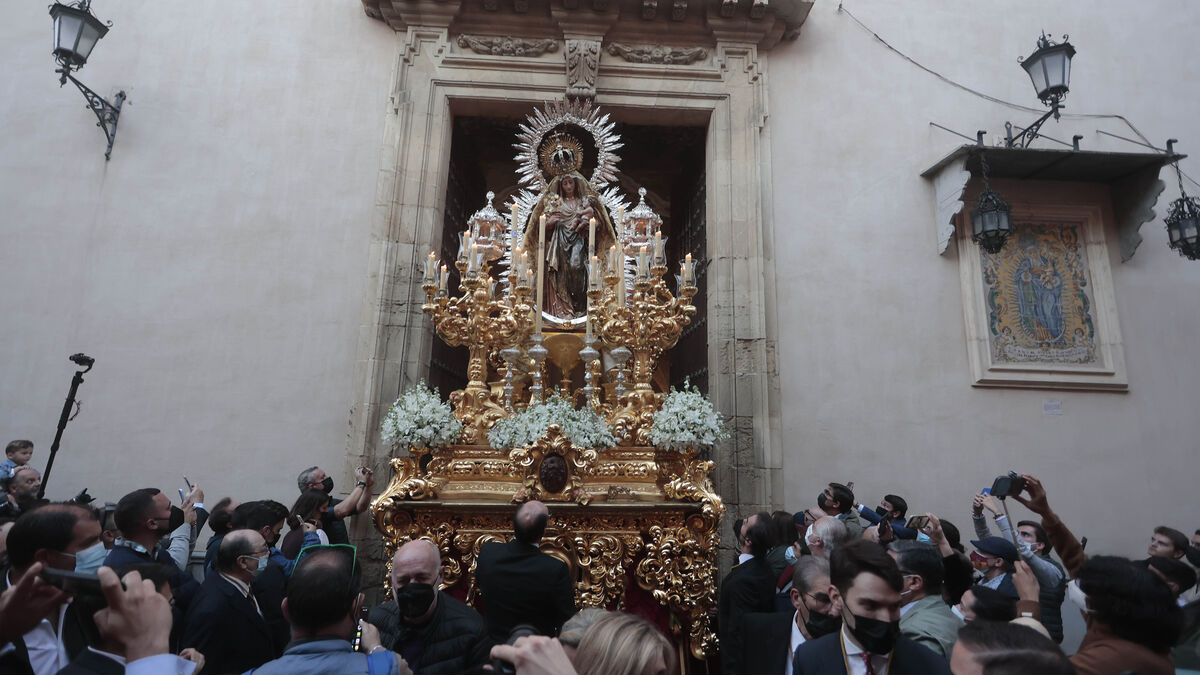 Horario e Itinerario de la Procesión de la Virgen del Amparo de Santa María Magdalena este Domingo en Sevilla