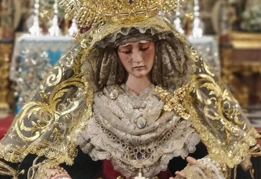 Presentado el nuevo manto para la Virgen de la Salud de los Desamparados del Santo Ángel de Sevilla