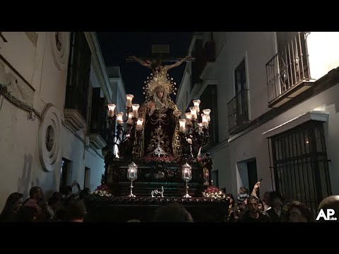 Soledad y Veracruz de Sanlúcar subiendo la cuesta de Belén con Rosario de Cádiz