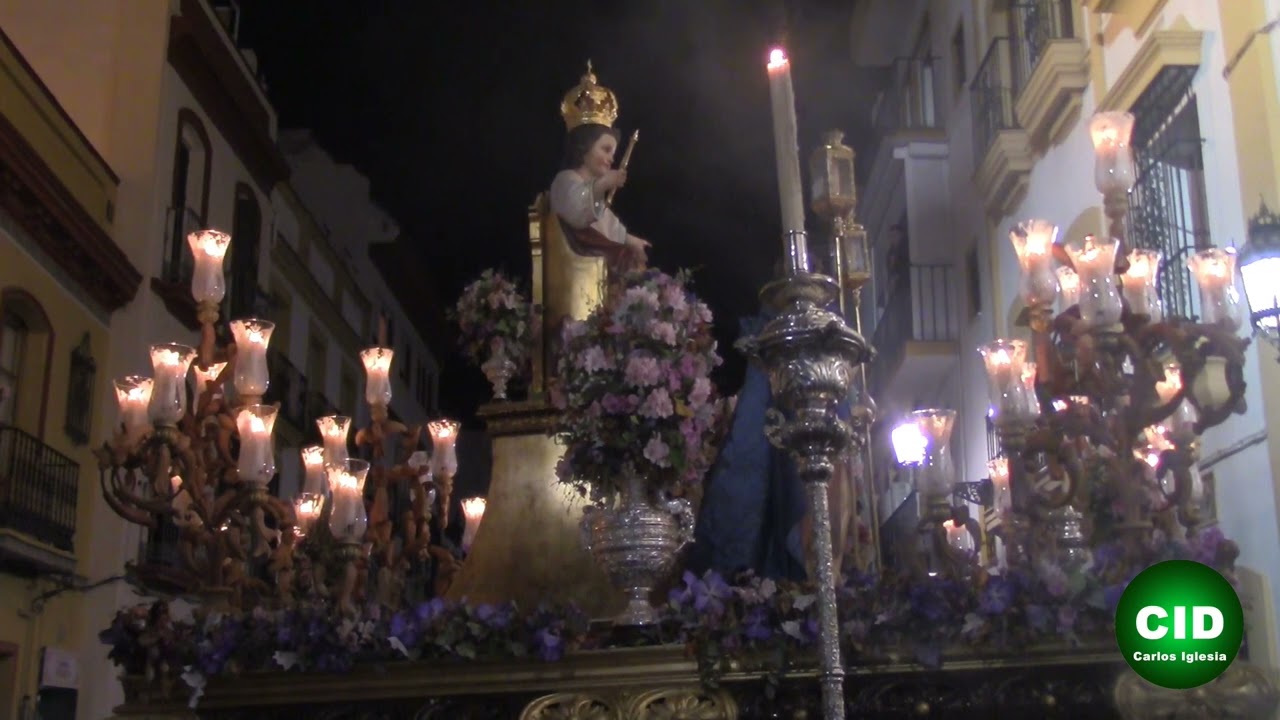 Vídeo del Cristo Rey en el saludo a la Esperanza de Triana con San Juan Evangelista 2022