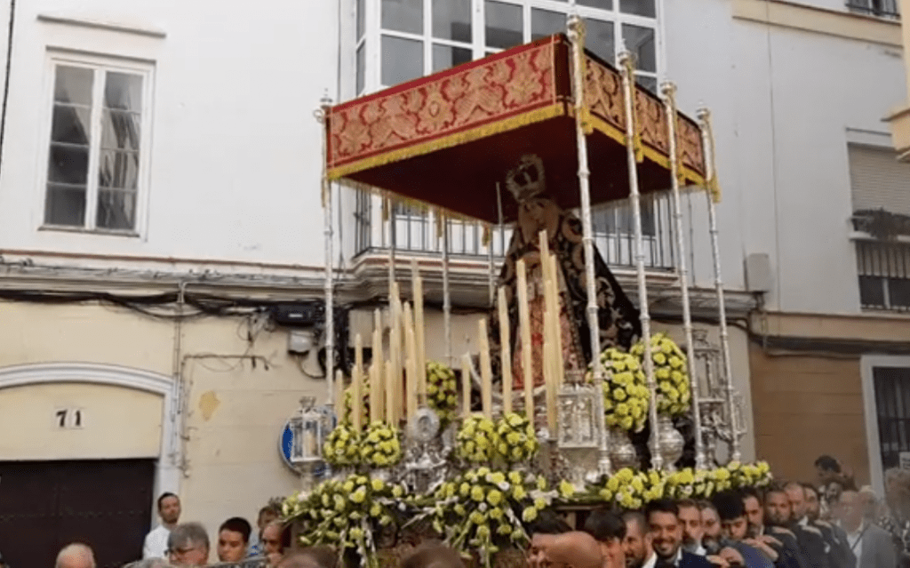 Vídeo del Rosario de la aurora con la imagen fundacional de la Orden Tercera de los Siervos de María (Servitas) de Cádiz 2023