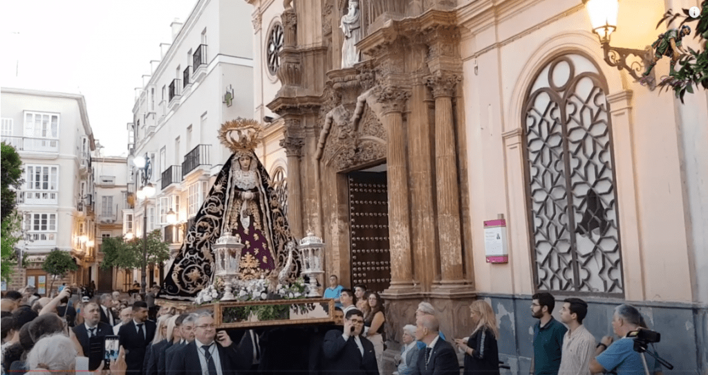 Vídeo del Rosario vespertino de la Virgen de las Lágrimas de la cofradía de Columna de Cádiz 2023