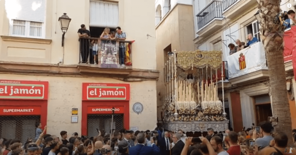 Vídeo de la Procesión de la Virgen de la Merced por la Plaza de las Canastas de Cádiz 2023