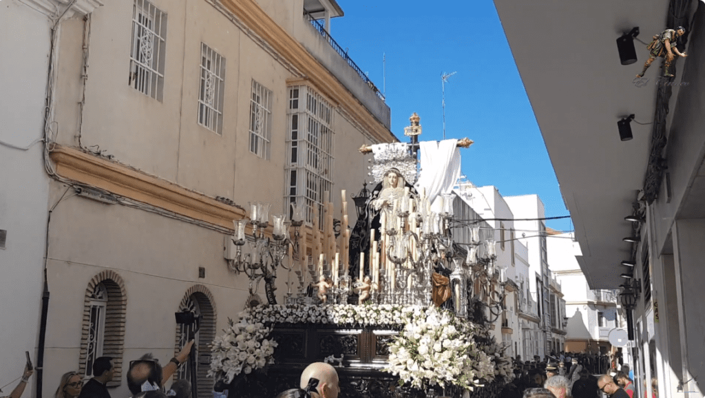 Vídeo Nuestra Señora de la Soledad por c/Perez Galdós en la Procesión Magna de San Fernando 2023
