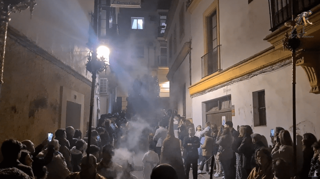 Vídeo del Cristo de la Salvación por la C/Cruces en Jerez de la Frontera 2024