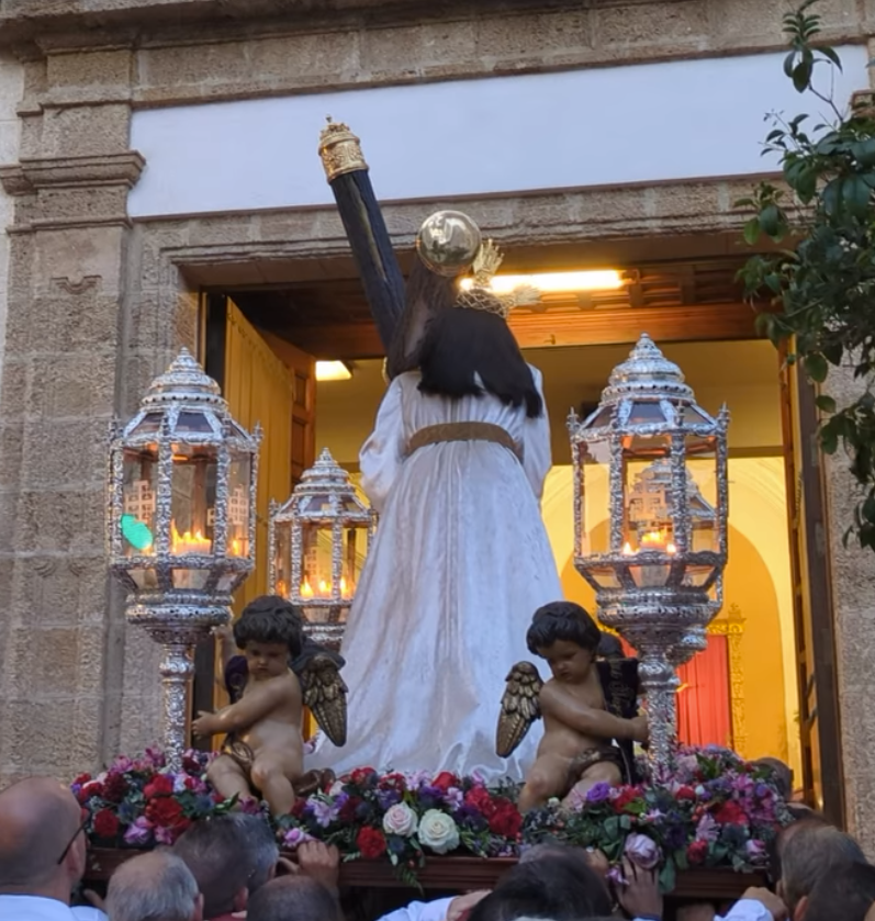Vídeo de la Entrada en la Iglesia de Santo Tomás de Nuestro Padre Jesús Nazareno de Cádiz 2025